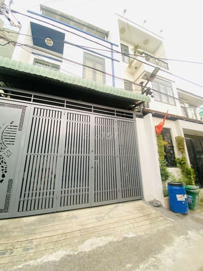 Nhà lầu hoàn công trung tâm lái Thiêu