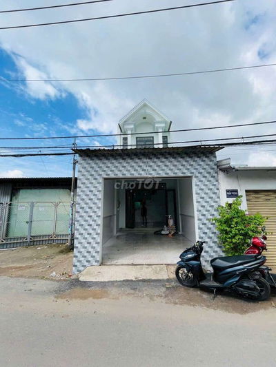 Nhà đẹp 2 tầng Mặt tiền Đ.Xuân Thới Thượng 4,gần Phạm Văn Sáng