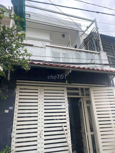 Cần bán gấp nhà P ĐHT. DT 3,6 x 11 .1 trệt 1 lầu 2PN 2WS hẻm xe hơi