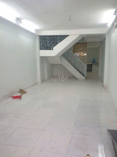 6PN, 4WC. Nhà Mặt tiền 4 tầng Hàn Hải Nguyên, Quận 11. Giá 18 triệu/th