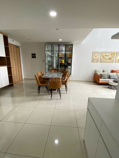 Chính chủ gửi cho thuê căn Duplex Emerald 127m2 , ở được liền .