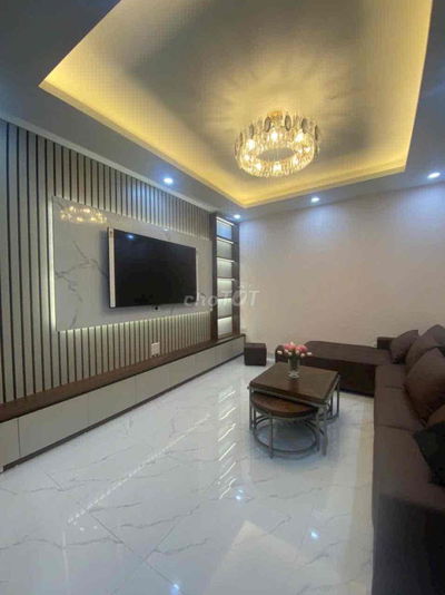 Nhà mới Kính coong Âu cơ Tặng full nội thất DT 45m, 3 tầng, mt 11m
