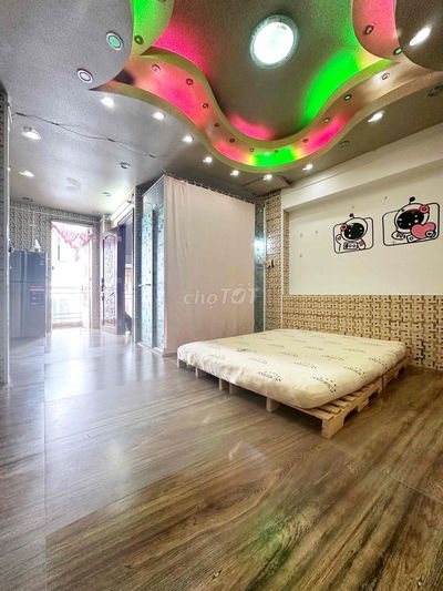 Cho thuê phòng ban công rộng 30m gần Bờ Kè Trường Sa, Lê Văn Sỹ 4,5tr