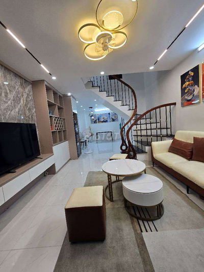 Nhỉnh 8 tỷ nhà phố Hoàng Hoa Thám vài bước ra đường đỗ ô tô