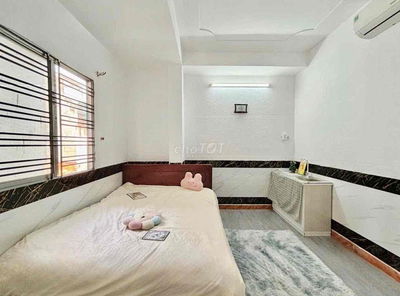 STUDIO THANG MÁY CỬA SỔ TRỜI NỘI THẤT CƠ BẢN FREE GỬI XE NGAY MẶT TIỀN