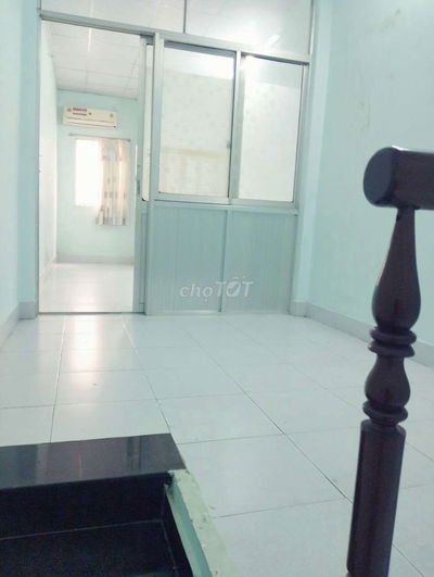 Phòng cho thuê, nguyên tần lầu, mặt tiền đường hẻm lớn, an ninh...