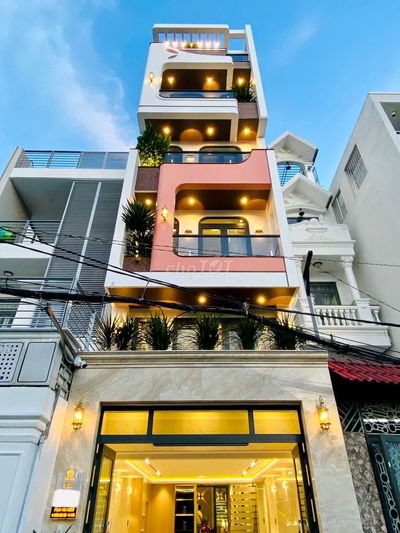 SIÊU PHẨM NHÀ PHỐ. TÔNG MÀU HỒNG 👉 ĐẸP MÊ LY, Dt 4m ❌ 20m Đường ô tô 🚘