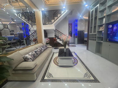 Chỉ 7tỷ2
- Thuộc Đường Nguyễn Văn Quá Q12
- Diện Tích: 7 x 9 - Trệt 3 Lầu Có 4PN Hẻm Thông 6m