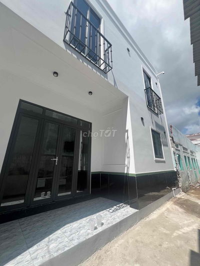 NHÀ XÂY MỚI ĐẸP, TẶNG NỘI THẤT, CÁCH MẶT TIỀN HÙNG VƯƠNG 200M