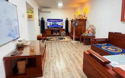 Bán nhà tập thể phố 8/3 nhà đẹp ở ngay kinh doanh 90m tầng 1 giá nhỉnh