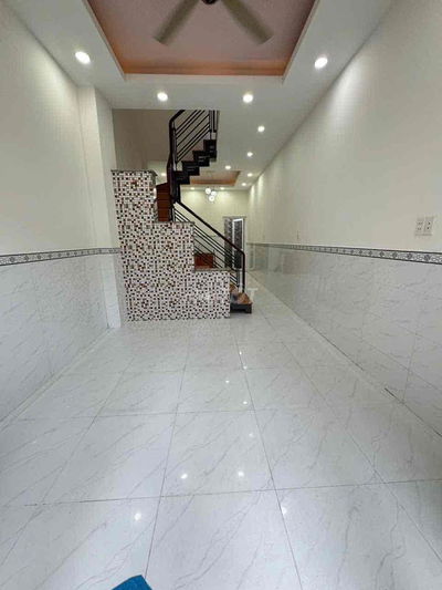 NHÀ TX38. TRỆT LẦU 2PN 2WC. XE HƠI ĐỖ CỬA