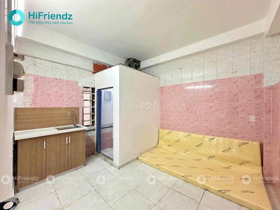 Studio Cửa Sổ Trời Sẵn Kệ Bếp Siêu Thoáng