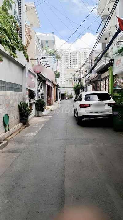 👉DT: 6,1x10 (61m2) - Đường Thông Xe Hơi - 1 căn ra Mặt Tiền - Nhà Đúc