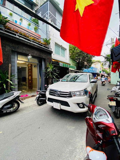 hh 1% - Nhà HXH Thông ngay chợ Căn Cứ Gò Vấp Đúc 3 lầu Full Nội Thất