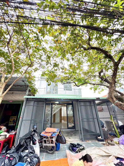 Cần bán nhà mặt tiền kinh doanh ngay chợ , cổng sau cty pouchen ,