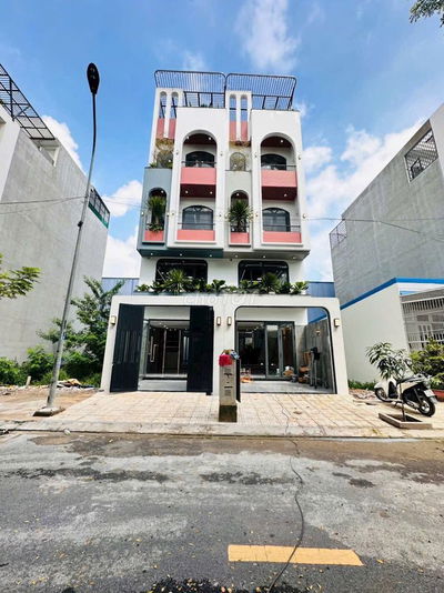 Bán nhà 1 trệt 1 lững 2 lầu 1 Tum đường võ thị thừa