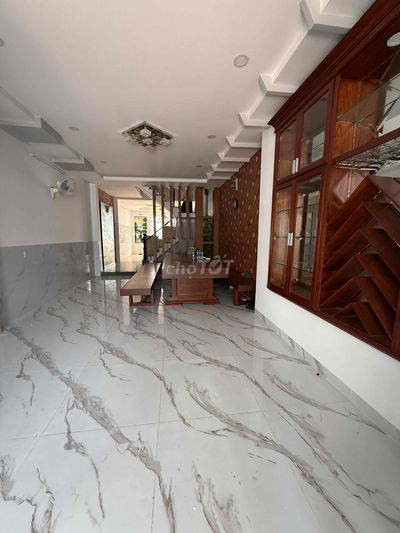 cho thuê nhà nguyên căb mặt tiền lớn đối diện cc CTL
