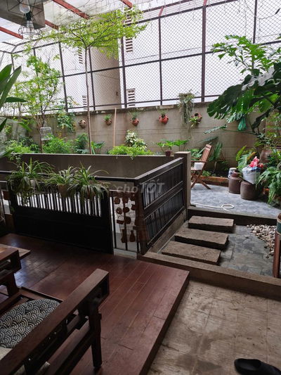 Căn hộ chung cư 147m2, 3PN, sân vườn, trung tâm Quận 1