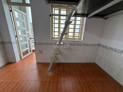 Phòng trọ bancol rộng rãi gần ĐH Công Thương