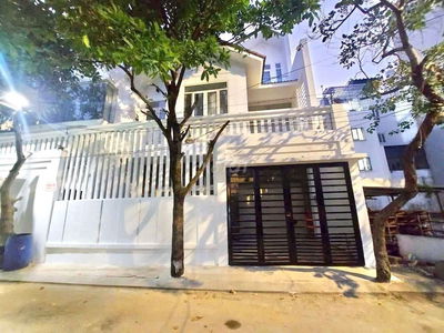 🍀Nhà Tên Lửa sát Eon 8x16m đúc 3 tấm