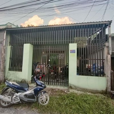 Cho thuê nhà cấp 4 nguyên căn mặt tiền 98m2 sát KCN Tân Quy
, Củ Chi