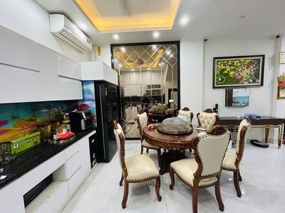 CHO THUÊ MP TRẦN KHÁT CHÂN, VỈA HÈ, KINH DOANH ĐỈNH 42M 5,5 TẦNG 33TR