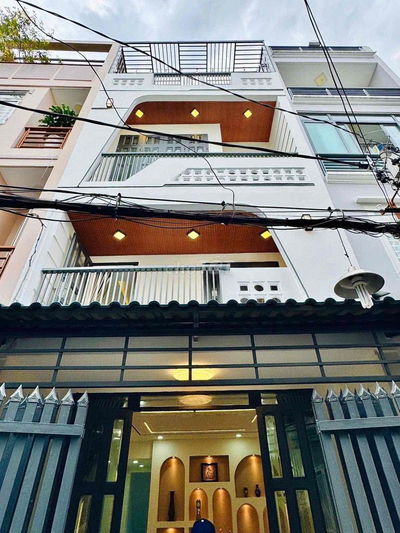 nhà  trung tâm gò vấp .4 tầng . chính chu