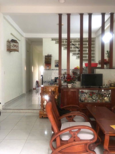 Nhà 2 tầng xây kiên cố, thoáng mát., diện tích lớn 93m2.