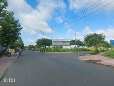 NHÀ LẦU NGAY TRUNG TÂM HÀNH CHÍNH TỈNH