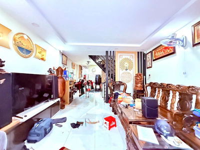 NHÀ 3 TẦNG 3 PHÒNG NGỦ- DT 86M2 NGANG 4,8X18M- SÁT MT QUANG TRUNG GV