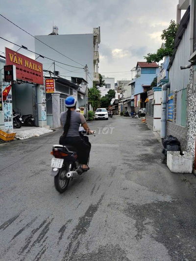 Nhà Mặt tiền đường nhựa 9m thông,DT: 5,26 x 31,10 (163,6m2 Full thổ)