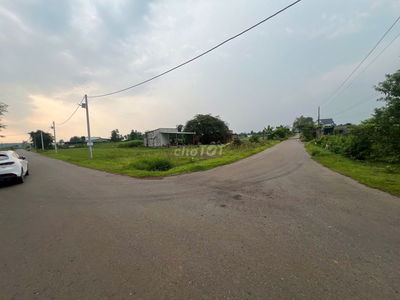 đất nở hậu 2 mặt tiền đường lớn , lên thổ cư vi vu