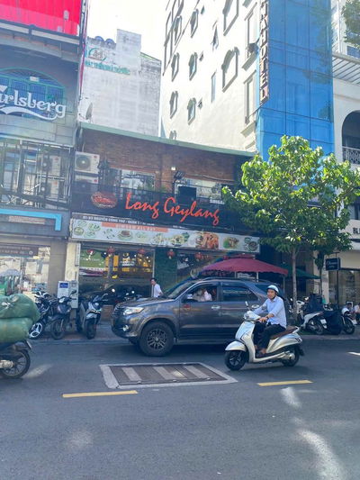 Bán nhà MT Nguyễn Công Trứ, dt 137m2, đang có hd thuê. Giá 150 tỷ