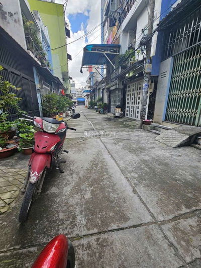 Một căn *** giá tốt , điện nước giá nhà nước ,ở và buôn bán nhỏ .