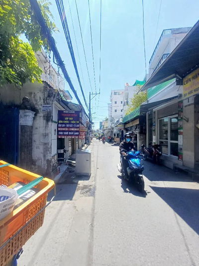 NHÀ BTCT 4 PN - HẺM XE HƠI ĐỖ CỬA - NGAY CHỢ LÝ PHỤC MAN