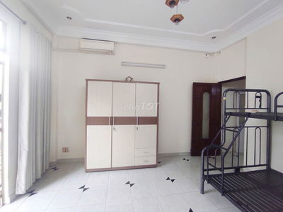 Chính chủ cho thuê phòng ban công full nội thất ngay ngã tư Phú Nhuận