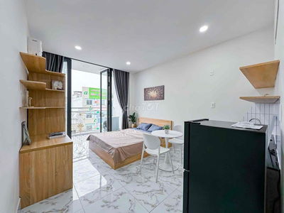 CHO THUÊ CĂN HỘ BAN CÔNG LỚN FULL NỘI THẤT NGAY NGUYỄN VĂN CỪ GIÁ RẺ