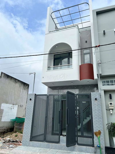 Nhà mới, gần trường , chợ , các trường đại hoc, anh chi em cần lh