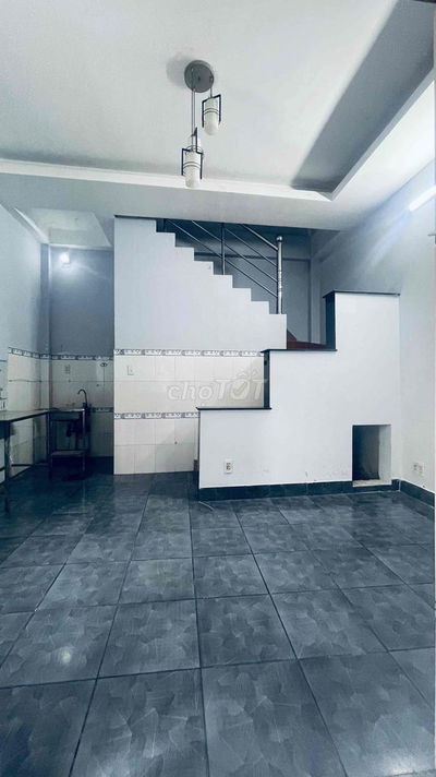 cho thuê nhà 1 trệt lầu đúc 2pn 1wc gần chợ tam hà giá 6,5 triệu