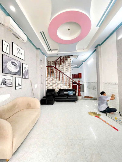 Nhà 2 lầu 4pn có nội thất KDC Thới Nhựt (kế bên Đại học Y Dược)