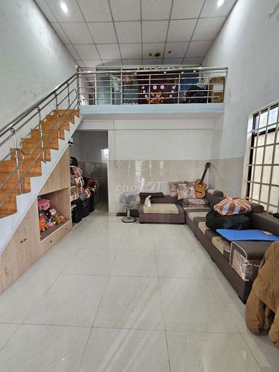 Tôi cần bán nhà gác lửng đúc 2 phòng ngủ . Sổ đỏ bán ra công chứng