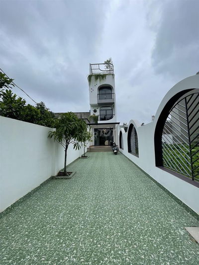 💥NHÀ  MẶT TIỀN BỜ KÊNH 128m2- 3 lầu,5PN -CÓ SÂN DÀI SỌC TX40 -5,755 TỶ