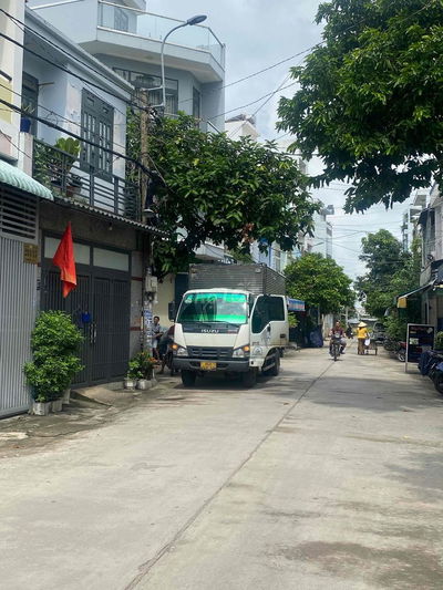 Bình Long, Bình Tân, nhà 2 tầng, DT 4.2x16, sổ vuông, giá 6.x tỷ