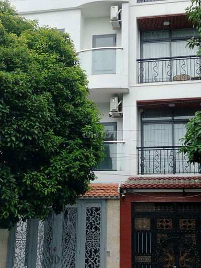 Bán nhà 5x20m đúc 4 tầng đường 10m thông KDC Phú nhuận, Lê Thị Riêng