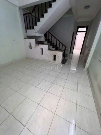 Cho thuê nhà 3 lầu nguyên căn, 5PN KDC Nam Long gần Đỗ Xuân Hợp, Q9.