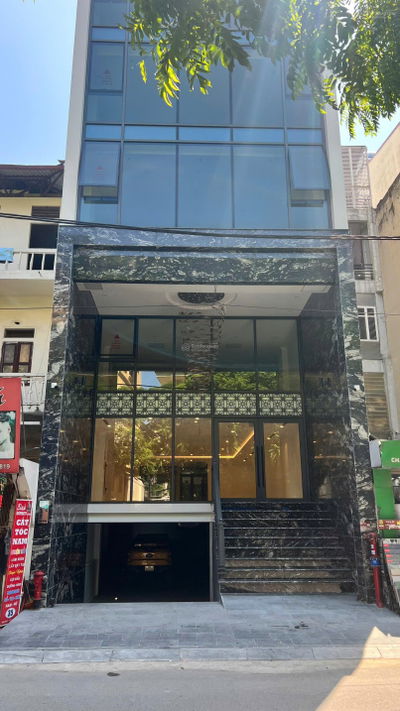 Chính chủ cho thuê văn phòng tầng 2. DT sử dụng 125m2 giá 40 triệu/tháng.LH Huy: 0969 526 ***
