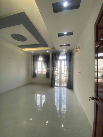 Mặt tiền LK 16 - 18 , 3 lầu 4PN 5WC, kế Tên Lửa.