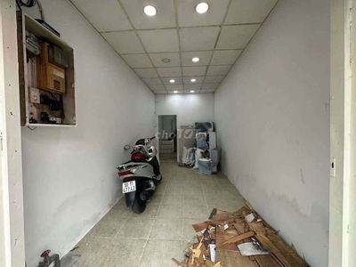 Cho thuê nhà MT ngay CMT8, P4, Q.TB, giá 10tr