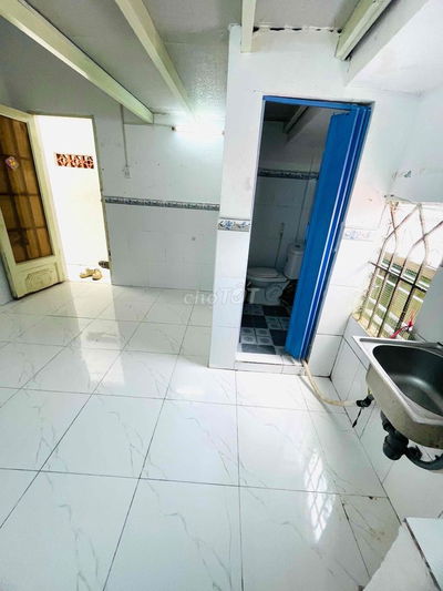 CHO THUÊ PHÒNG NGAY NGÃ TƯ BỐN XÃ CÓ GÁC , bãi xe miễn phí