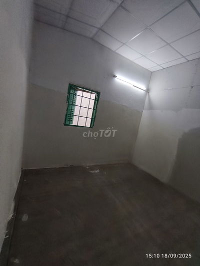 Phòng nhỏ cửa sổ, hoàng văn thụ, gần sân bay, nhìu trường đại hoc